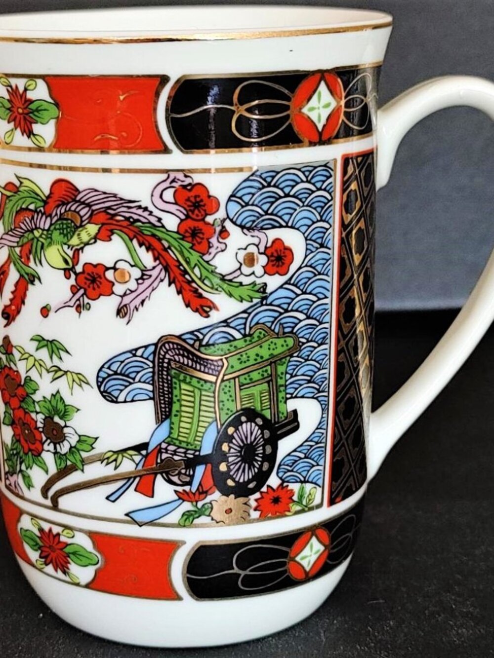 Vintage Mug Imari for Heritage Mint Ltd. Beautiful Color & Gold Detailing 8 oz.